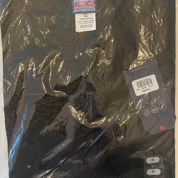 Cherokee black scrub set - Picture 1 of 3